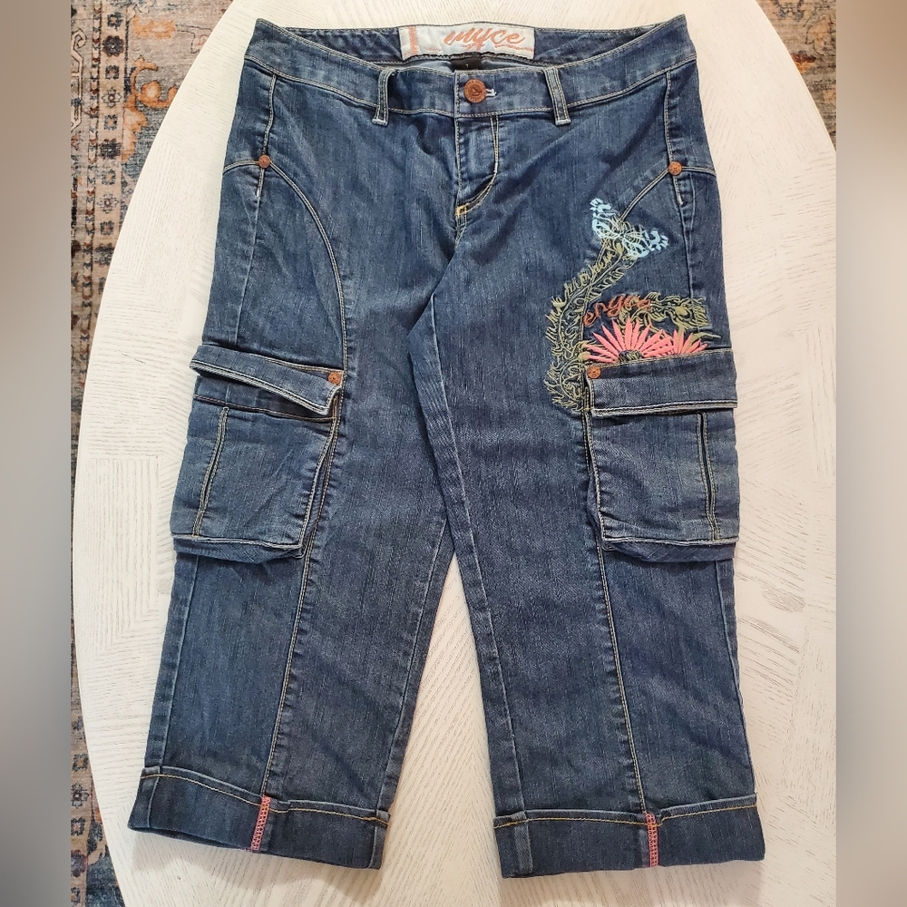 Y2K Enyce Denim Capri Embroidered Flowers and Butterfly Size 7 EUC